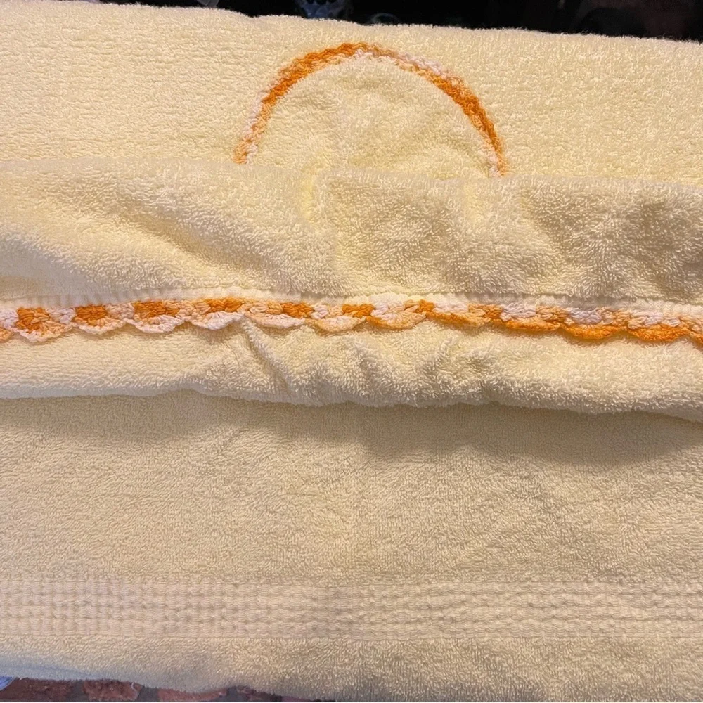 Vintage Cannon First Lady Customized Yellow Bath Towel w/Crochet Basket